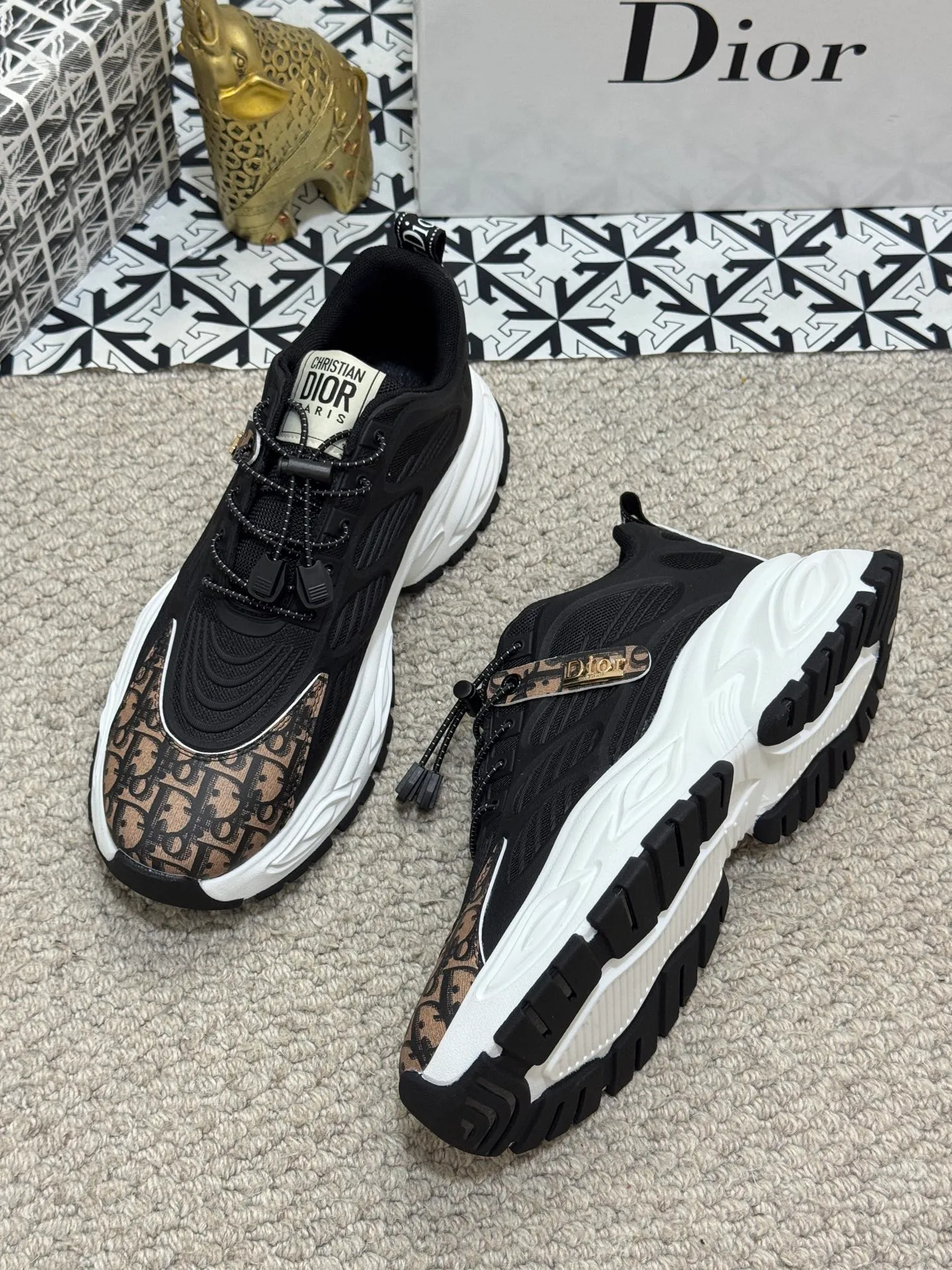 Men's shoes 💰440 [New model] 🐬🐬Original quality - Dior The latest model of sports shoes 🎁Casual and fashionable men's shoes 👟Best model 💥Simple and elegant version, exclusive for trendy men. Unique official website new and most brand elements 👑original decoration, imported cowhide stitching with classic fabrics, fashionable and generous accessories, ✅foamed TPU wear-resistant and taller outsole, light and comfortable. Size: 38-44 (45 customized